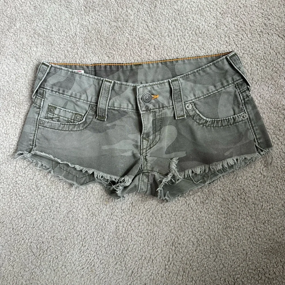 True Religion Bobby Cut Off Shorts - Picture 3 of 6